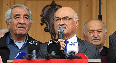 Mersin'de Alevi dernekleri CHP'li Başarır'ı protesto etti