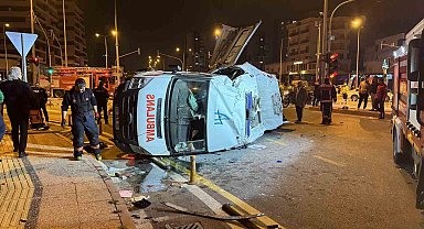 Mersin'de ambulans ile otomobil çarpıştı: 1'i ağır 7 yaralı