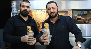 Mersin'de depremzedeler anısına 300 kilo döner ücretsiz dağıtıldı