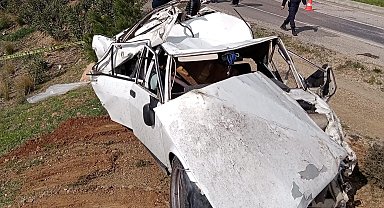 Mersin'de otomobil şarampole yuvarlandı: 2 ölü
