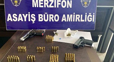 Merzifon'da polisten operasyon: 39 litre sahte içki, 5 tabanca ele geçirildi