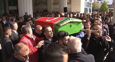 Mesai arkadaşının sırtından bıçaklayarak öldürdüğü zabıta, gözyaşlarıyla uğurlandı