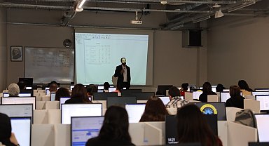 Meslek yüksekokulu akademisyenleri yetkinliklerini artırıyor