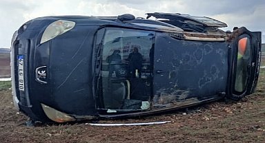 Midyat'ta refüje giren hafif ticari yan yattı: 1 yaralı