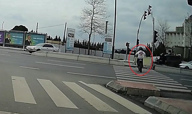 Minibüsün çarptığı motosikletli metrelerce savruldu