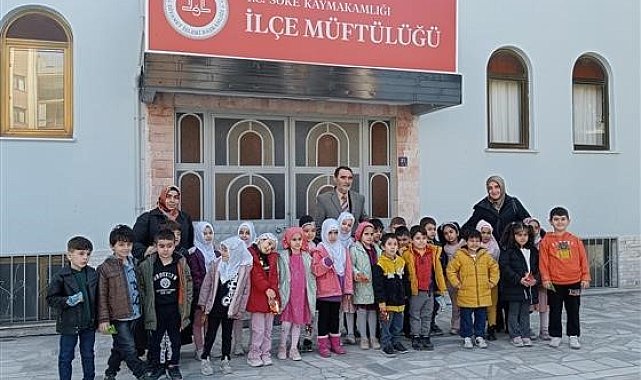 Minik öğrenciler kumbaralarını yardıma muhtaç çocuklar için bağışladı