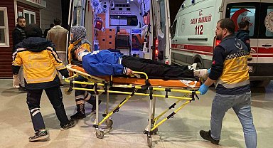 Motosiklet bisikletle çarpıştı: 1'i ağır 4 yaralı