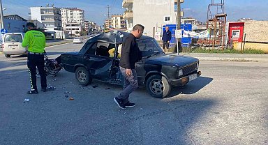 Motosiklet ile otomobil çarpıştı: 2 yaralı