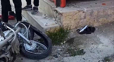 Motosikletli gencin hayatını kaybettiği kaza güvenlik kameralarına yansıdı
