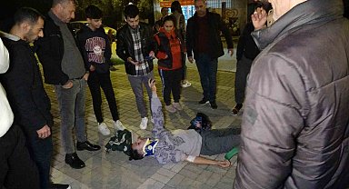 Motosiklettekileri yola fırlatan kaza kamerada