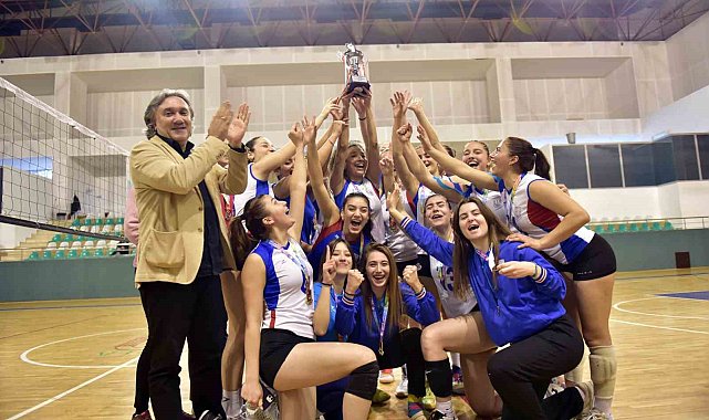 MSKÜ Voleybolcuları süper lig Play-Off'a kaldı