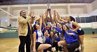 MSKÜ Voleybolcuları süper lig Play-Off'a kaldı