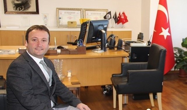 Müdür evinde silahla başından vurulmuş halde bulundu