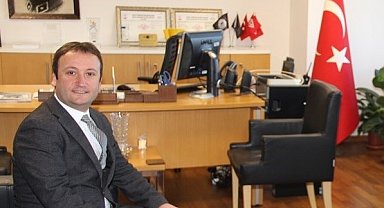 Müdür evinde silahla başından vurulmuş halde bulundu