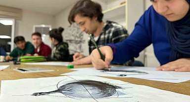 Muğla'da gençler sanat atölye çalışmalarında