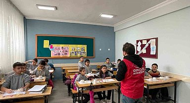 Muğla'da gönüllü gençler çocukları sanat ile buluşturdu