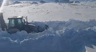 Muradiye'de kapanan yollar ulaşıma açıldı