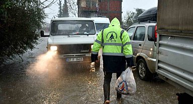 Muratpaşa'da aşevinden sel ve su baskını mağdurlarına sıcak yemek desteği
