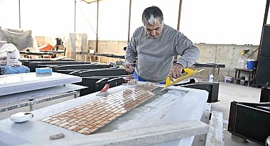 Muratpaşa'dan tekerlekli sandalye kullanımına uygun banklar üretiliyor
