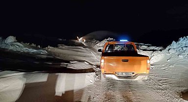 Muş'ta 5 araç içerisinde mahsur kalan 15 kişi kurtarıldı