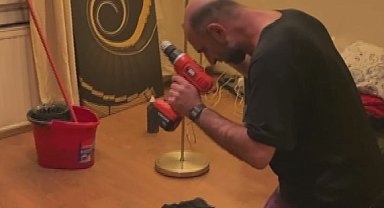 Namaz ile dalga geçip sosyal medyada paylaştı