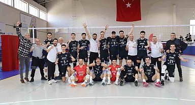 Nazilli Belediyespor Voleybol Takımı set vermedi