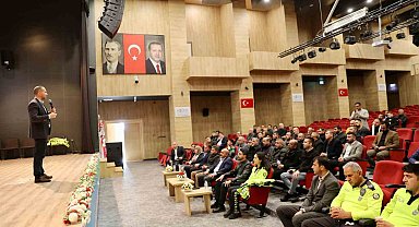Niğde'de Toplu Taşıma Araçlarının Sürücülerine Kişisel Gelişim Semineri