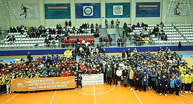 Nilüfer Belediyesi amatör sporcuların yanında