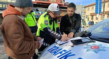 O saatler arasında caddeye girenler polis ekiplerine takılıyor