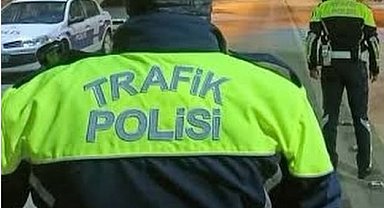 O suçlardan aranan şahıs yakalanırken, birde üzerine 26 bin lira ceza yazıldı