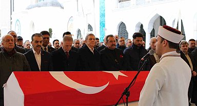 Ödüllü yazar Yılmaz Karakoyunlu son yolculuğuna uğurlandı
