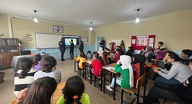 Öğrenciler polis ekiplerini yakından tanıyor