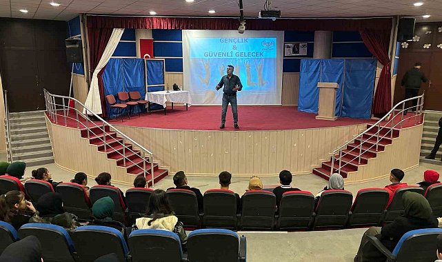 Öğrencilere, gençlik ve güvenli gelecek projesi anlatıldı