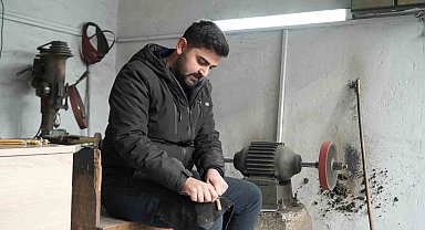 Öğretmenliği bıraktı, geleneği sürdürmeyi tercih etti