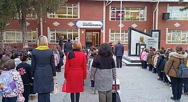 Okullar açıldı, Polisler okul önlerinde görev aldı