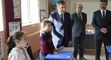 Okulları gezdi, köy okulları için harekete geçti