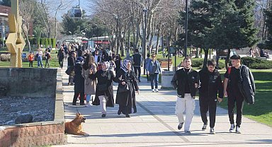 Ordu'da kış mevsiminde yaz havası sahilleri doldurdu