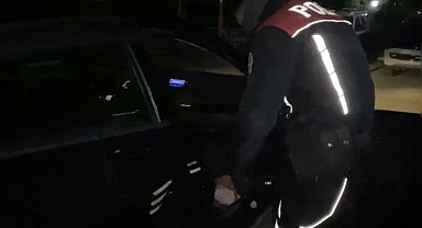 Osmaniye'de polisin durdurduğu otomobilden uyuşturucu madde çıktı