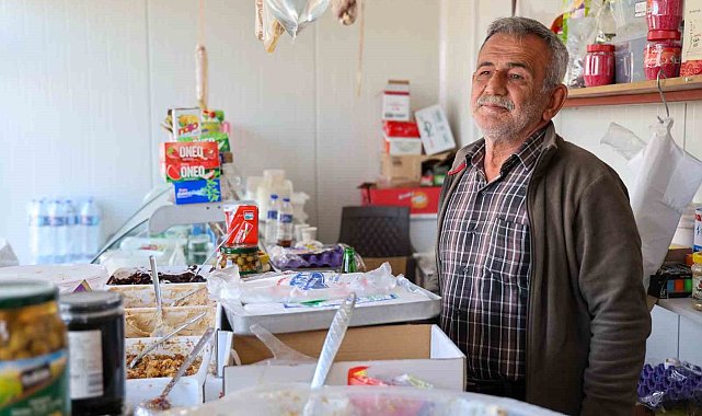 Osmaniye'deki konteynır kentteki esnaflar devletin verdiği imkanlarla hem barınma hem de ticaretlerini sürdürüyor