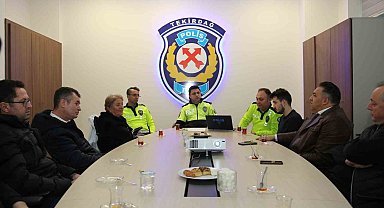 Otobüs şoförü ve yolcularına emniyet kemeri uyarısı