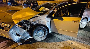 Otomobil ile cip çarpıştı: 1 yaralı