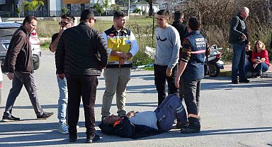Otomobil ile motosikletin çarpıştığı kaza kamerada
