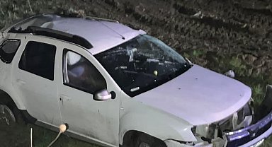 Otomobil sürücüsü direksiyon hakimiyetini kaybetti: 2 ölü, 1 yaralı