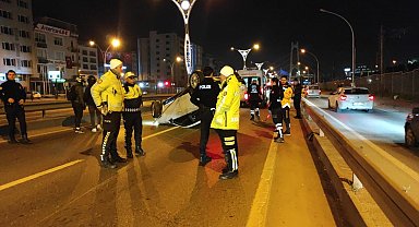 Otomobil takla attı, sürücüsü bulunamadı