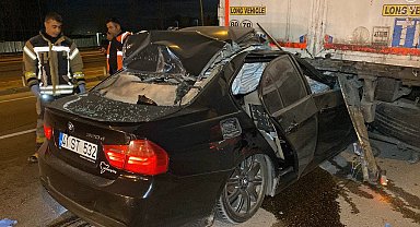 Otomobil tırın altına girdi: 1 ağır yaralı
