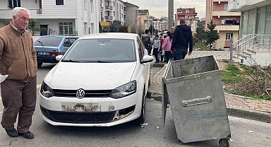 Otomobilin çarptığı çöp konteyneri, 5 kişiyi yaraladı