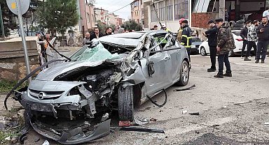Otomobilin çarptığı kadın kurtarılamadı