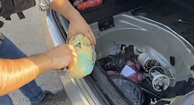 Otomobilin yakıt deposundan 10 kilo 250 gram uyuşturucu çıktı