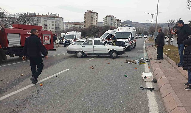 Otomobiller çarpıştı: 3 yaralı