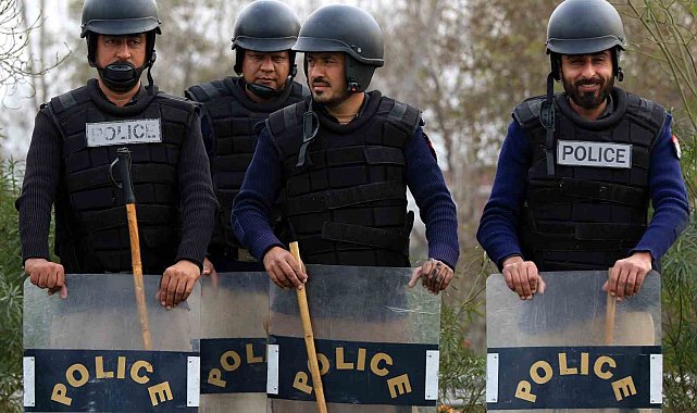 Pakistan'da eski Başbakan Khan destekçilerinin protestoları devam ediyor